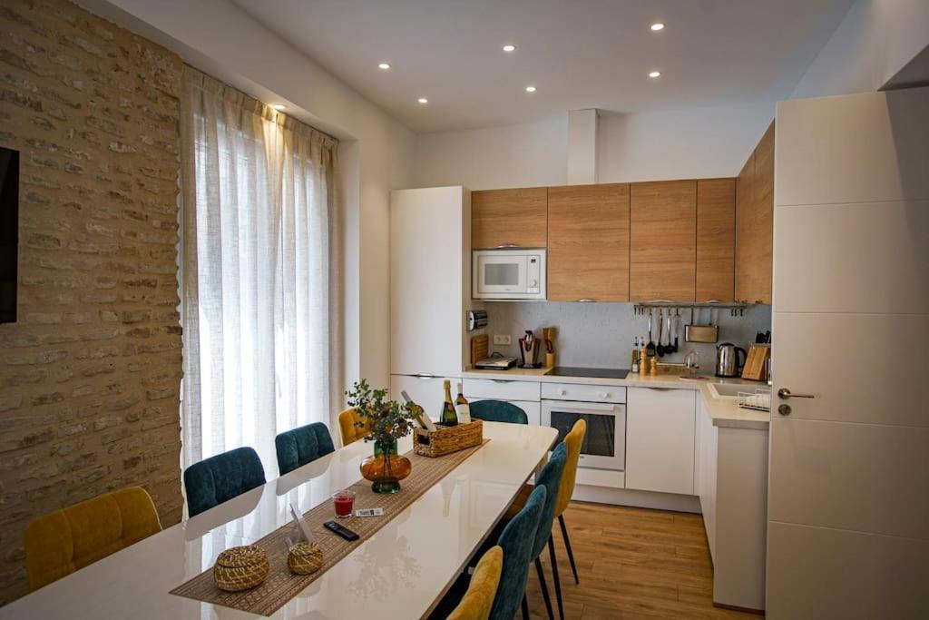 Mini Hotel In The Heart Of Sevilla For Exclusive Usage Exterior foto